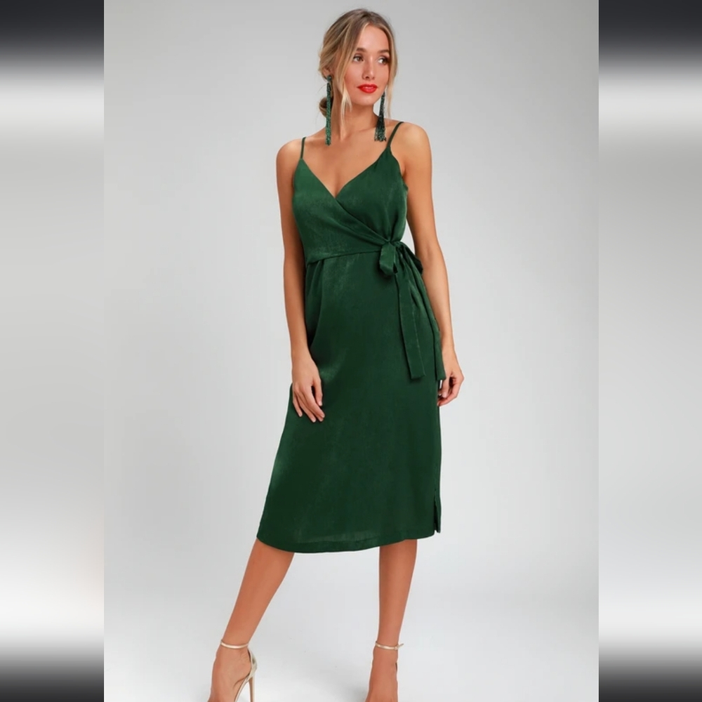 Falling in love, Forest green satin dress